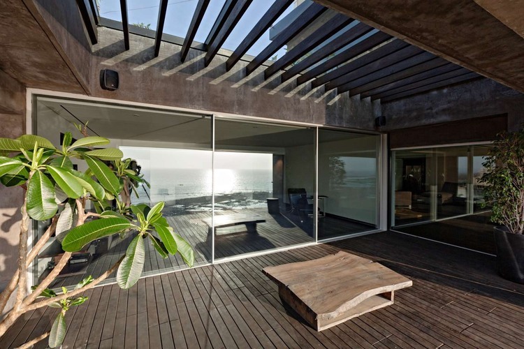 wood-paneled-balcony